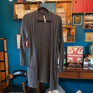 Leo & Nicole Gray Knit Garment